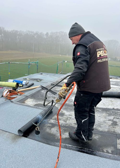 Arbeit auf dem Flachdach